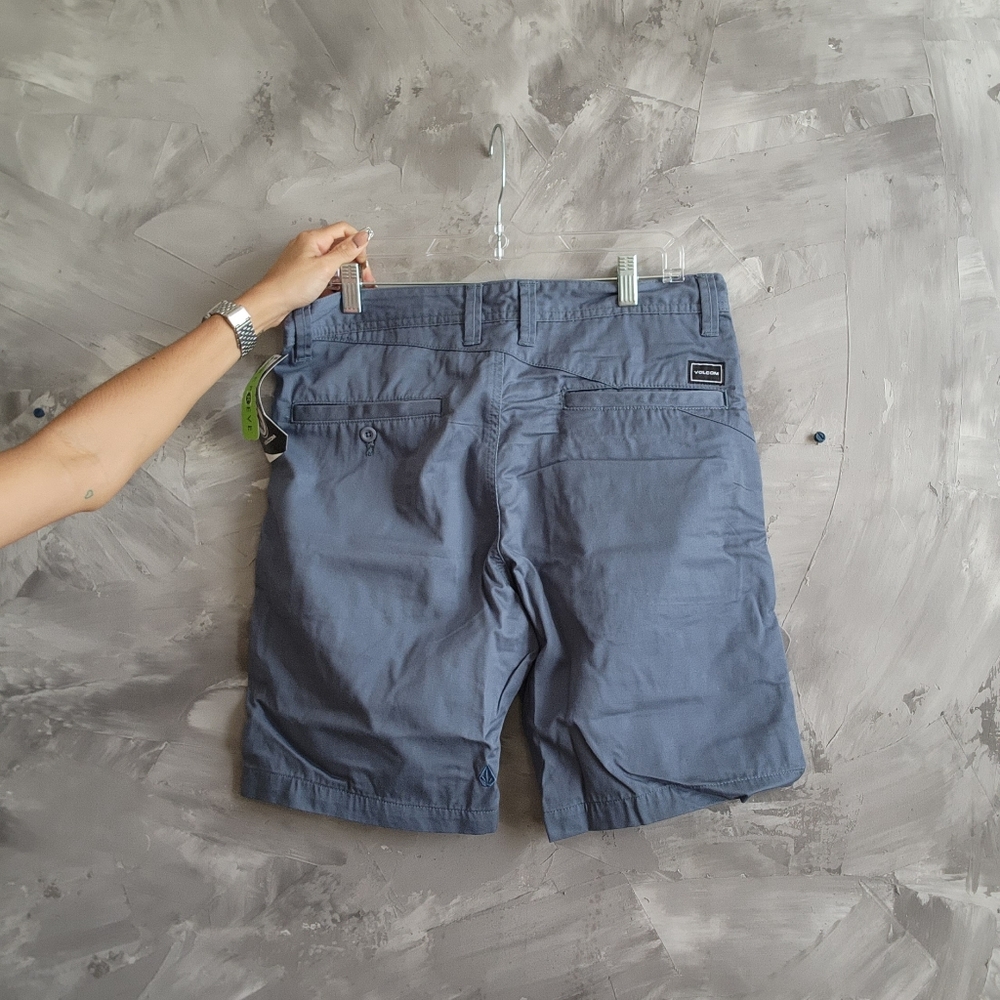 Volcom Short, Size 32. - Picture 2 of 2